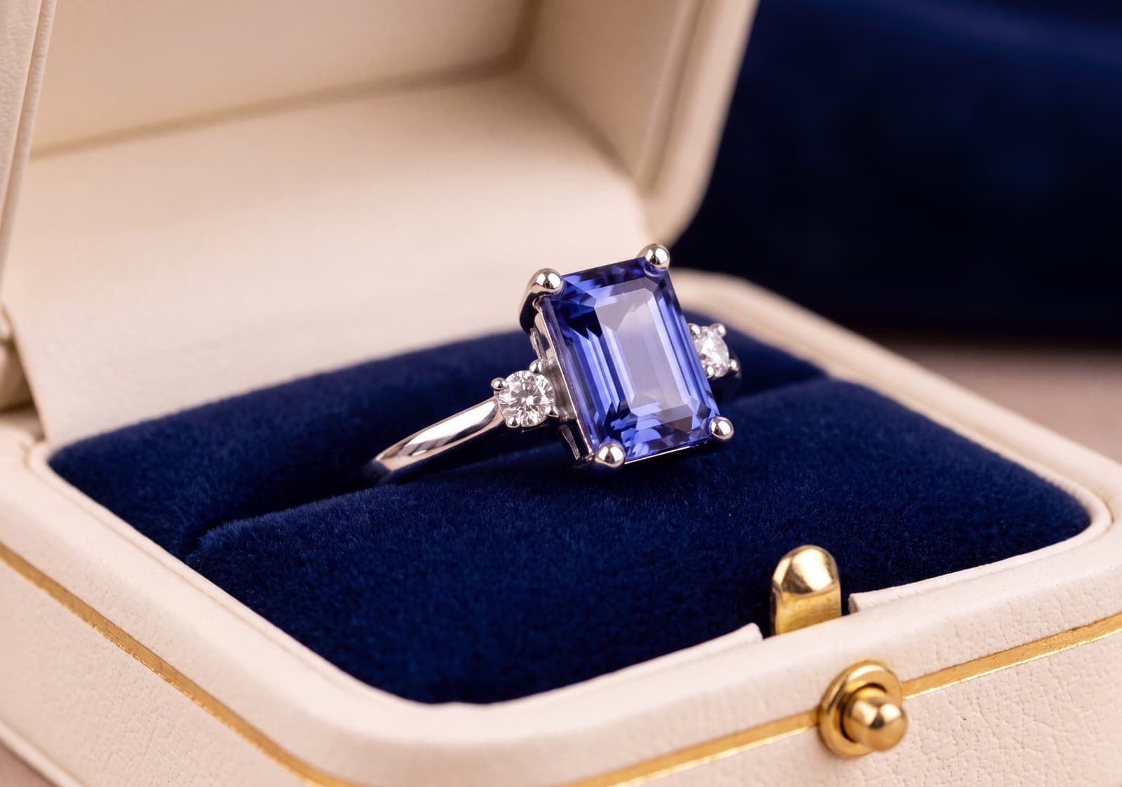 Tresillo Tanzanita Diamantes Oro Blanco 18K - Imagen 2