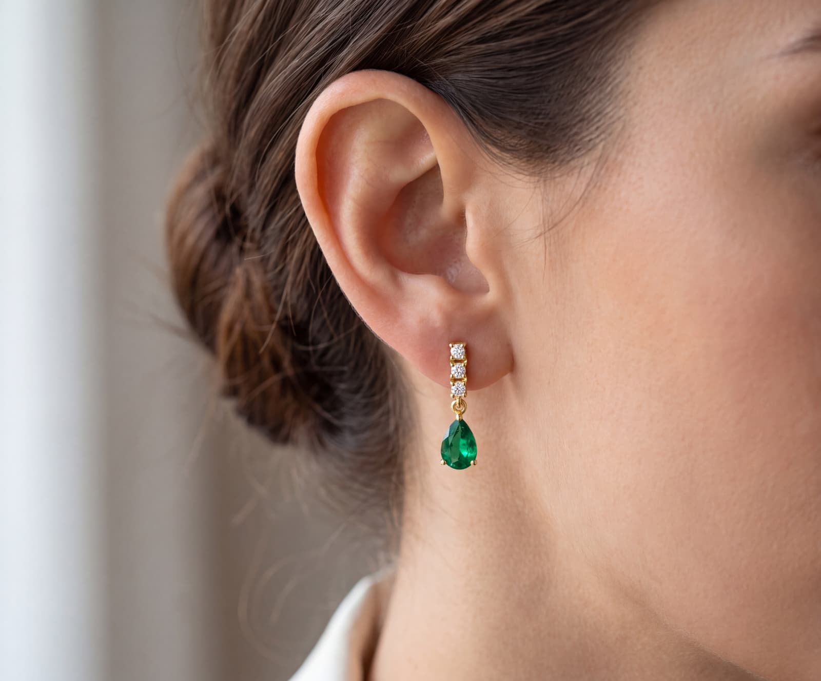 Pendientes Leire Esmeralda Diamantes 0,09ct Oro 18K - Imagen 2