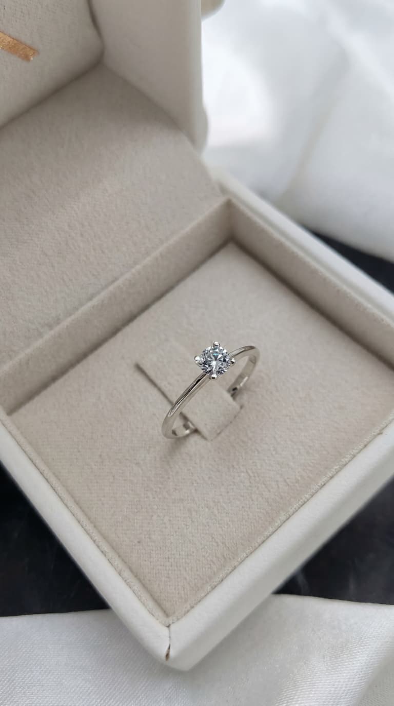 Anillo Mishelle Diamante 0,30ct E-VS IGI Oro Blanco 18K - Imagen 4
