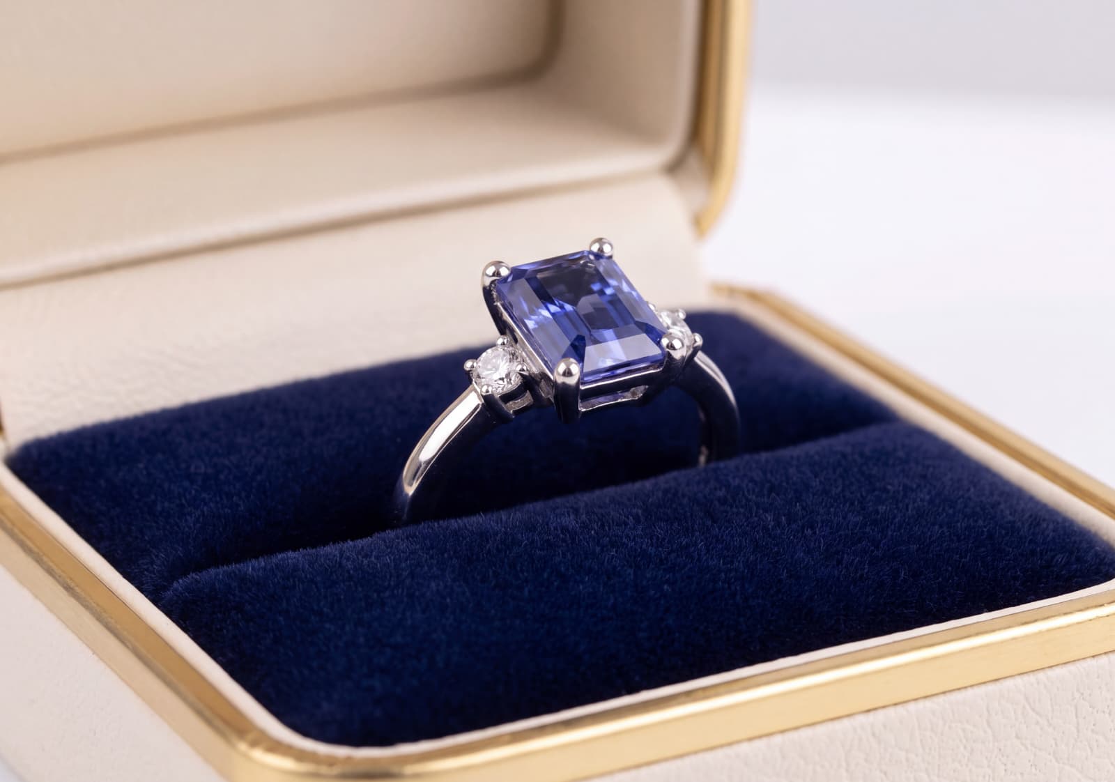 Tresillo Tanzanita Diamantes Oro Blanco 18K - Imagen 4