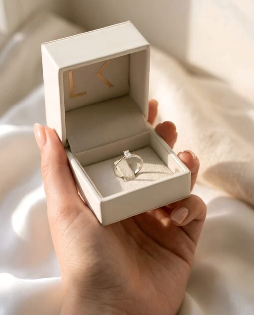 Solitario Oval Aithy Diamante 0,31ct F-VS IGI Oro Blanco 18K - Imagen 2