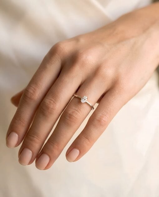 Solitario Oval Aithy Diamante 0,31ct F-VS IGI Oro Blanco 18K - Imagen 3