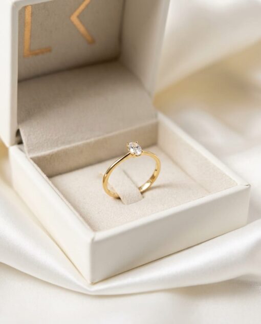 Solitario Oval Aithy Diamante 0,30ct F-SI IGI Oro Amarillo 18K - Imagen 2